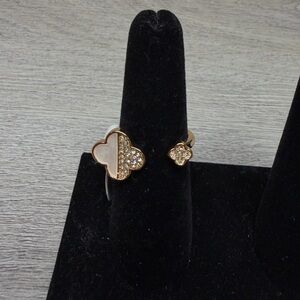Elegant Gold Tone and Silver Tone Clover Ring
